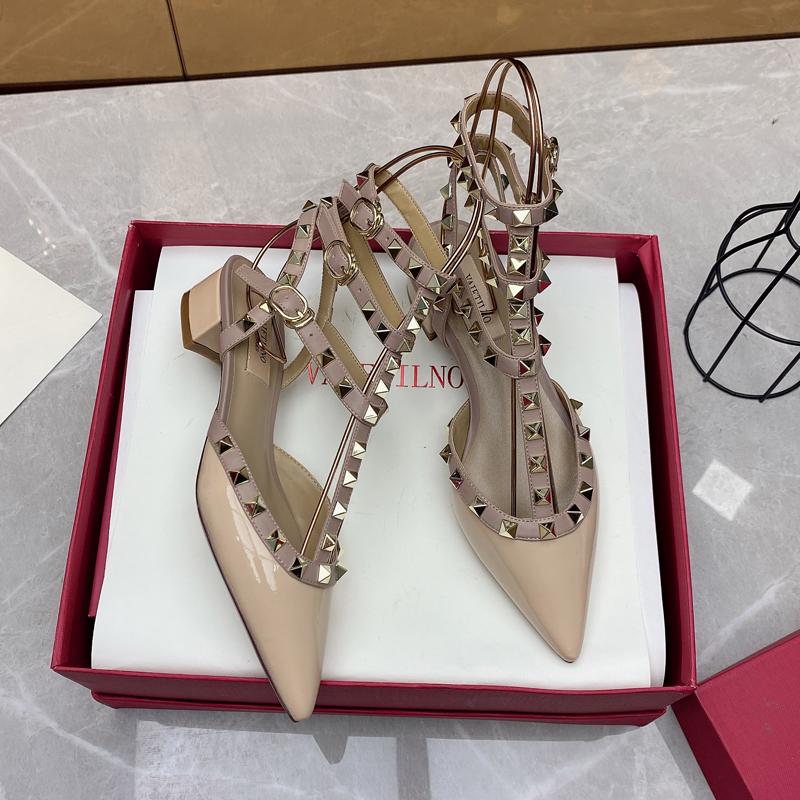Luxusmarke Nieten Niedrige Absatzschuhe für Damen 2024 Neue Riemenschnalle Dicke Absatzschuhe mit Echtleder Spitzpumps Sandalen 41