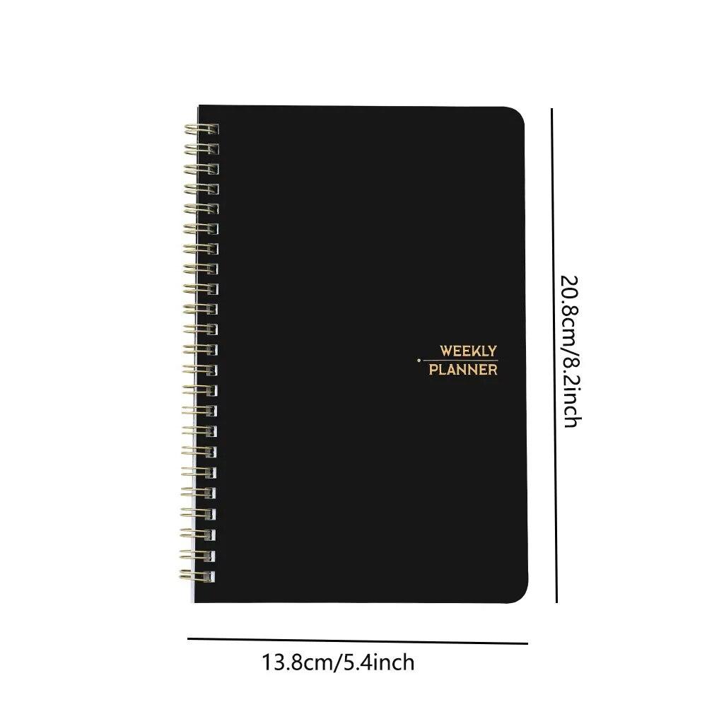53 arkusze niedatowanego tygodniowego planera w twardej oprawie z PVC. Tygodniowa lista celów do wykonania. Planer akademicki. Codzienne harmonogramy. Priorytety.