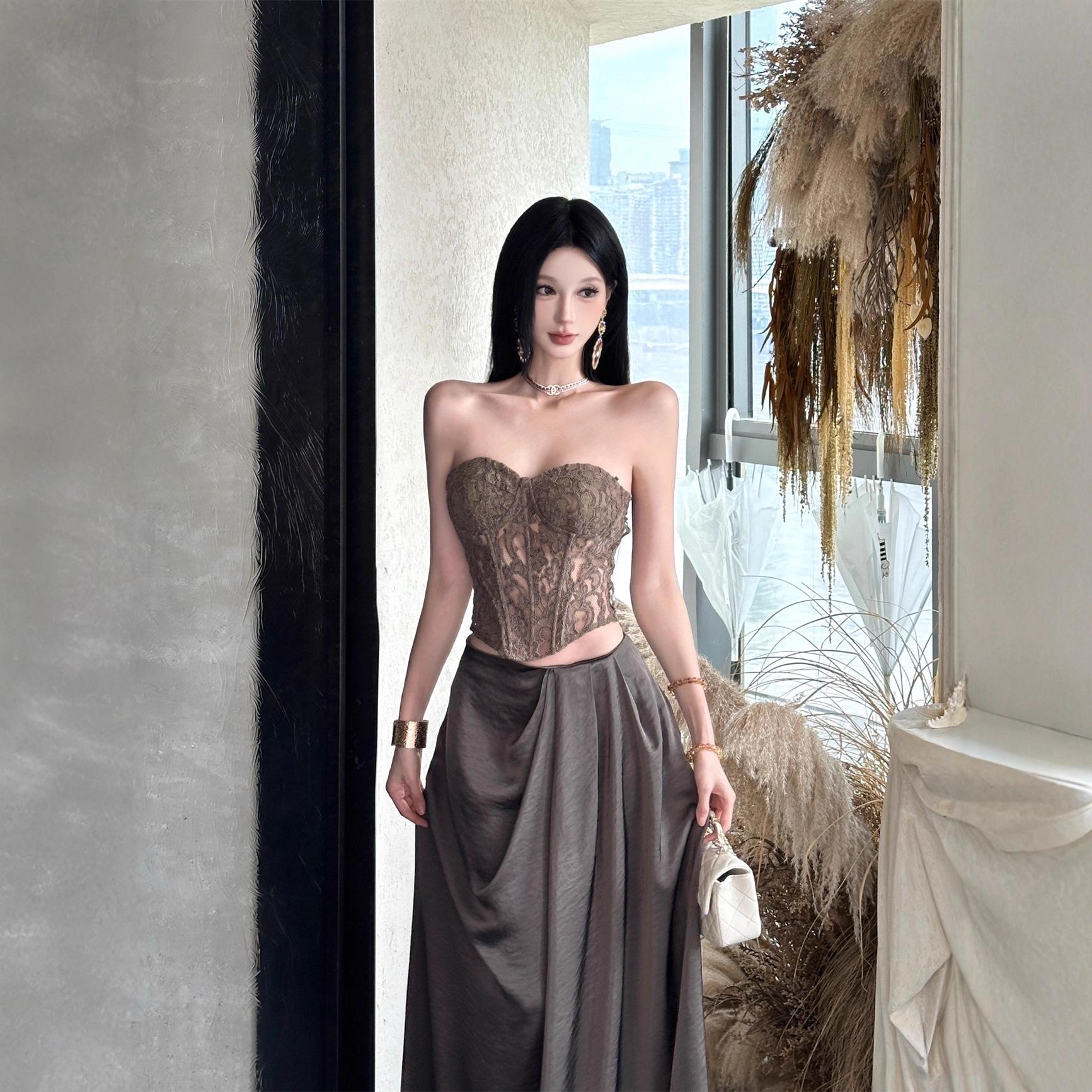 

Spicy Girl 2025 Early Autumn Lace Fishbone Camisole & Skirt Set Medium