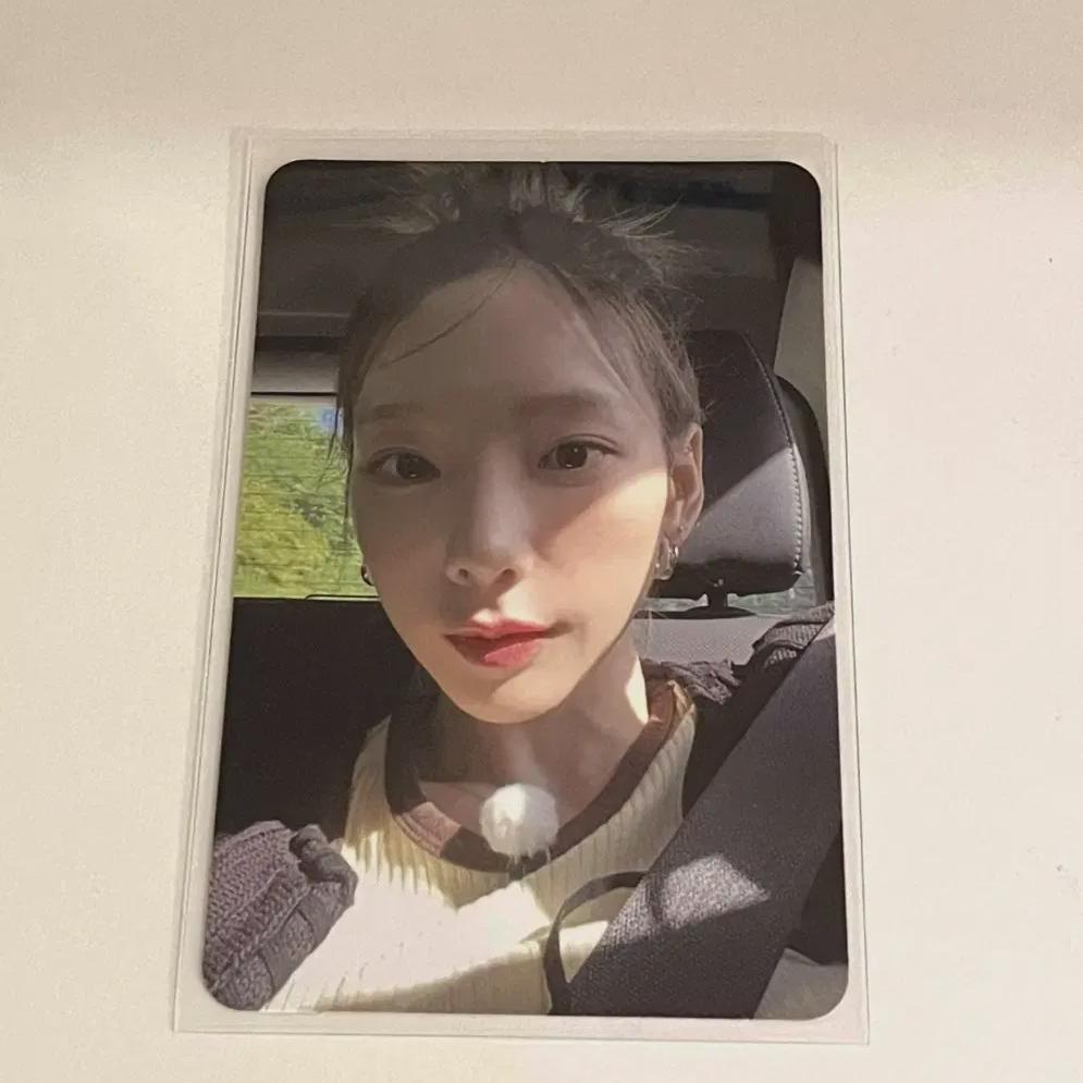 

Taeyeon Forever One Photocard 0.6