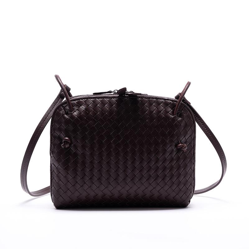 

Трансграничный тренд Новая плетеная сумка Модная и универсальная плетеная вручную Двойная молния Зеркало для макияжа Большая вместимость Сумка кроссбоди 23CMx6CMx17CM вино красного