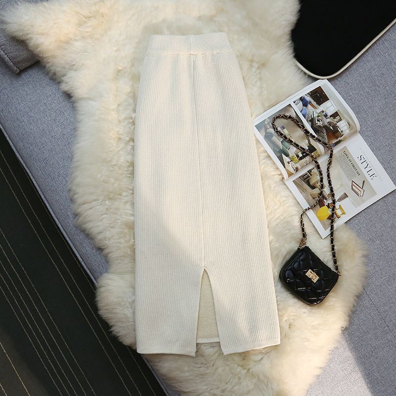 Вязаная юбка средней длины для женщин осенью и зимой. Плюшевая юбка с разрезом на спине — фото 3