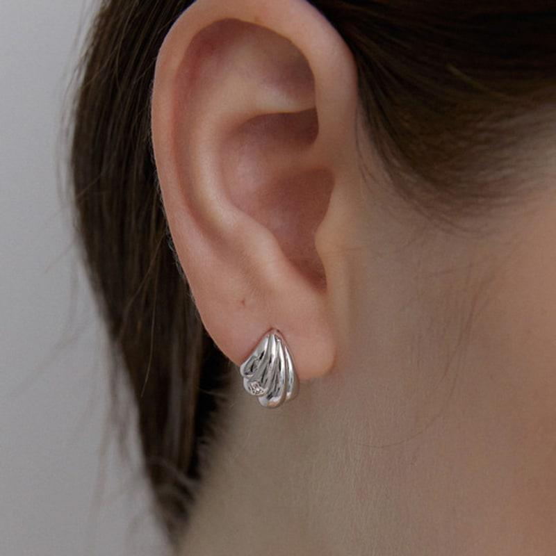 

by hyeres [925 silver] Echo shell star stone earrings (Silver) BH7E59770W9XXX single