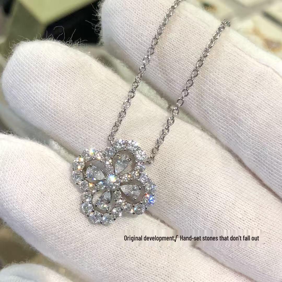

Elegant Harry H Wins Aquamarine Clover Necklace with 5A High Carbon Diamond, 18K Gold-Plated White Gold. White Gold білий/алмаз