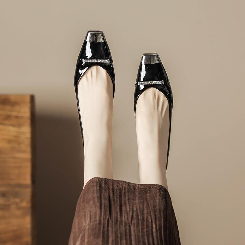 

H986-2 Ранняя весна Новинка 2025 Первый запуск Квадратный носок Высокий каблук Толстый каблук Железный носок Женская обувь Легкая роскошь Мода Одинарные туфли Женские 34 чёрный
