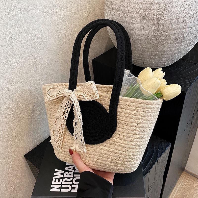 

Весенний тренд женской моды 2025: Вязаная соломенная сумка-тоут большой вместимости