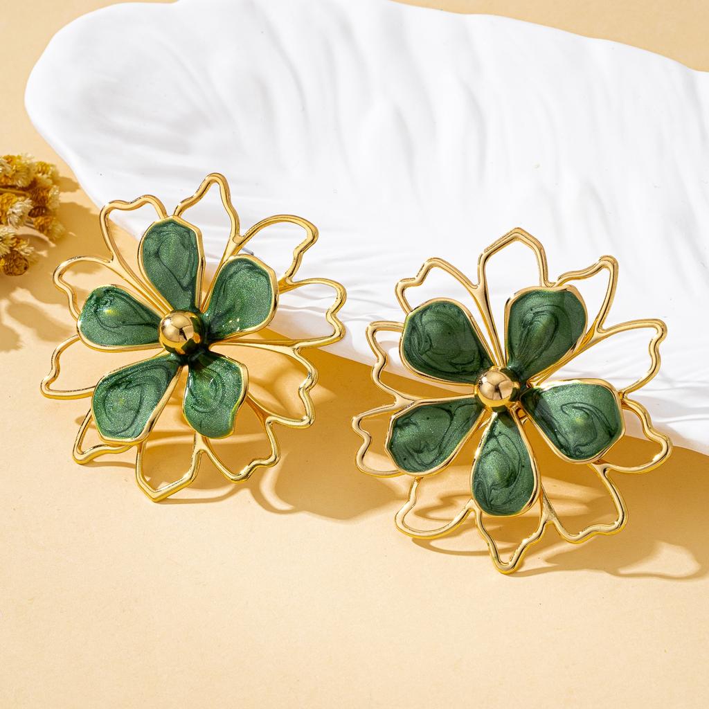 A Pair of Women's Earrings, Three-Dimensional Flower Oil-Drip Craftsmanship, Unique and Exaggerated Earrings, Suitable for Daily Wear and Vacation Wea