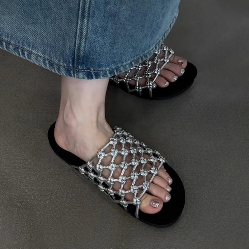 Fashion Hollow Open Toe Women Flat Slippers 2025 Summer New Fashion Comfortable Weave Slip On Sandals Beach Versatile Women Slippers