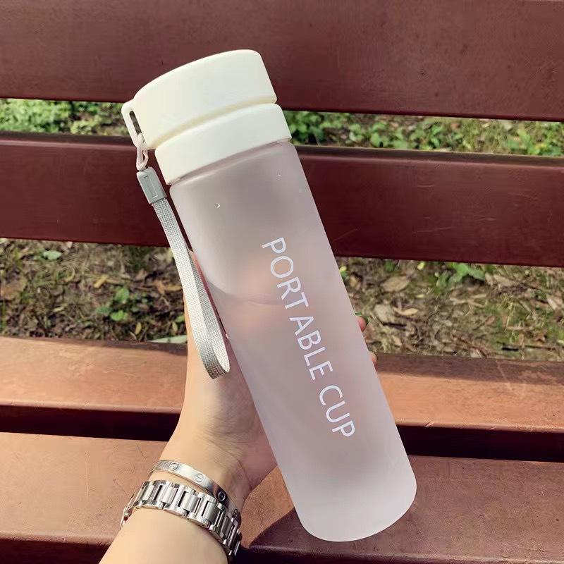 

Пластиковый стаканчик для спортивной воды с матовой двойной крышкой, большой емкости, для мужчин и женщин, для воды 800ML белый