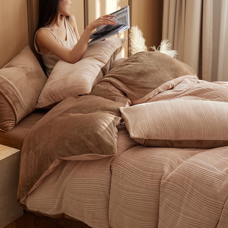 

Японский класс А Полностью матовый бархатный 3D резной комплект зимнего постельного белья из 4 предметов Мать-ребенок 1.2m Bed Sheet Set (3 pieces)