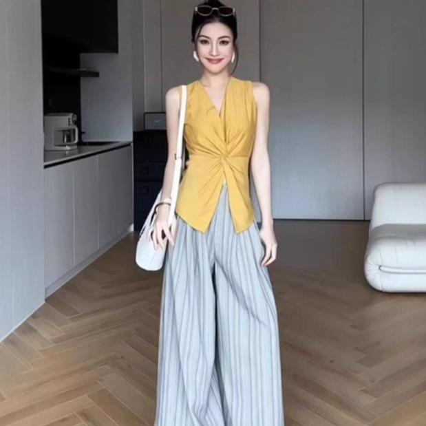 French fashion niche V-neck kink pleated sleeveless vest women's 1111 summer slim and thin hem split top