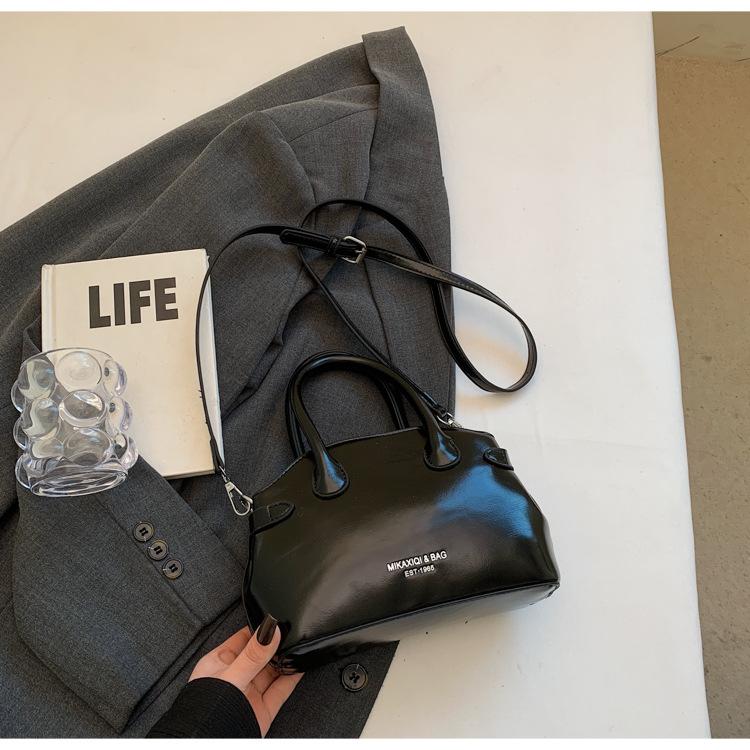 New Small Bag Women's Summer Versatile Shoulder Messenger Bag Retro Popular Portable Bucket Bag