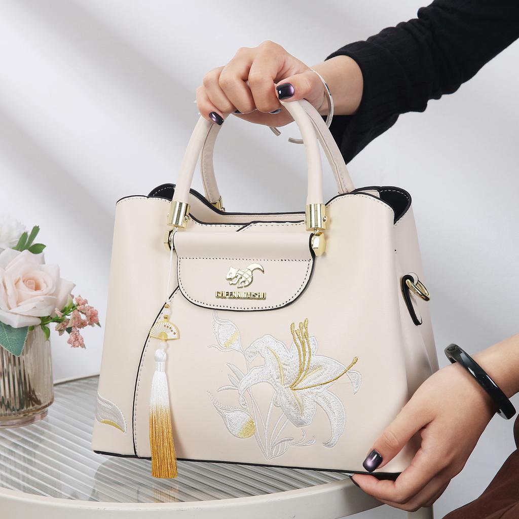 2025 neue Handtasche im chinesischen Stil mit Stickerei, zum Tragen für die Mutter mittleren Alters, Dame, Schulter, Crossbody, täglich, vielseitig