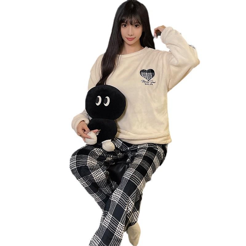 Autumn/Winter Flannel Pajamas: Cozy Round Neck Homewear for Youthful Men and Women