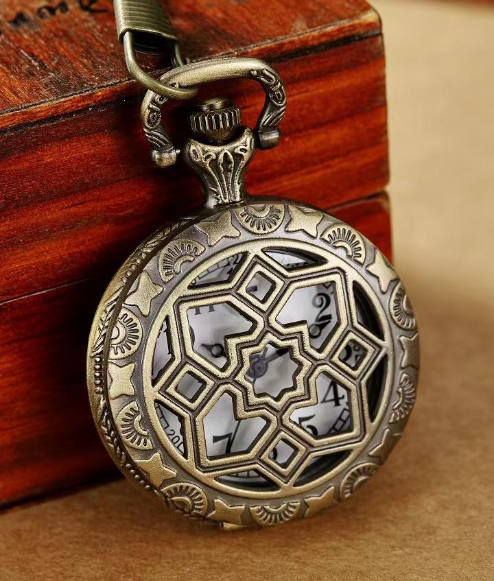 Vintage Pocket Watch Collection Triangular Quartz Universal Casual Vintage Pendant Pocket Watch