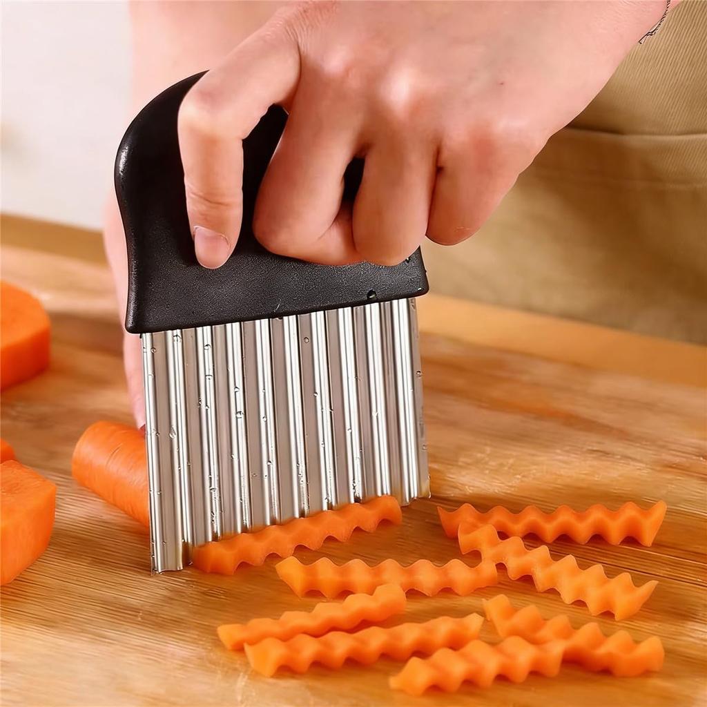 Set of 4 Stainless Steel Wavy Vegetable Cutters for Home Use Suitable for and Floral Cuts - Potatoes, Carrots, Onions,