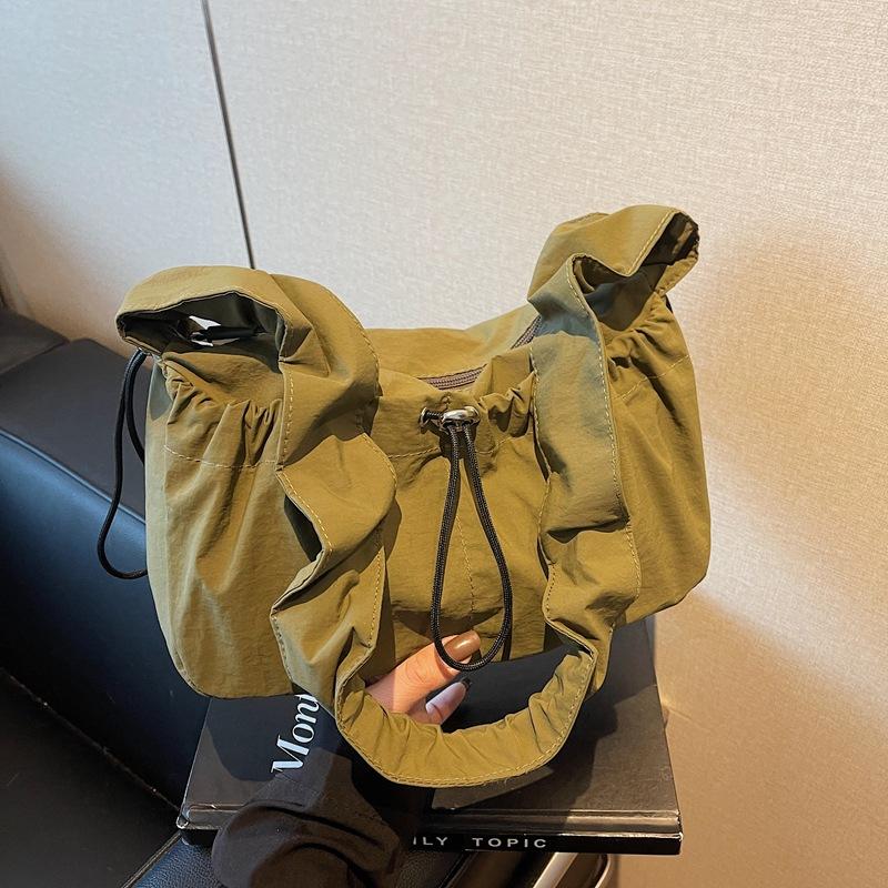 

Фабричная корейская сумка-облако на кулиске с плиссировкой в стиле инс, весна 2025, новая зарубежная легкая нейлоновая сумка через плечо зелёный