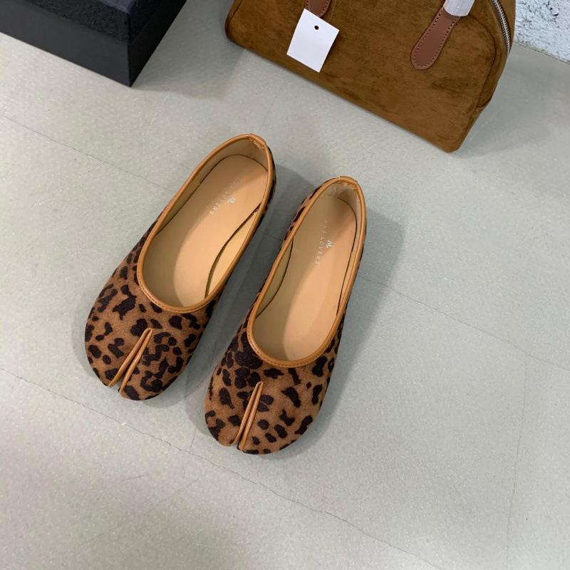 

Модные универсальные туфли Мэри Джейн на одной педали на плоской подошве с мелким вырезом, одинарные туфли на мягкой подошве Дуду, ретро замшевые туфли с раздвоенным носком 39 цветной печати леопарда