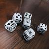 2/5pz Dadi Teschio Bianco Mini Teschio Faccia Dadi da Gioco Esagonali Dadi Esotici Gioco per Club Bar Festa di Halloween Oggetti di Scena Gioco Casuale