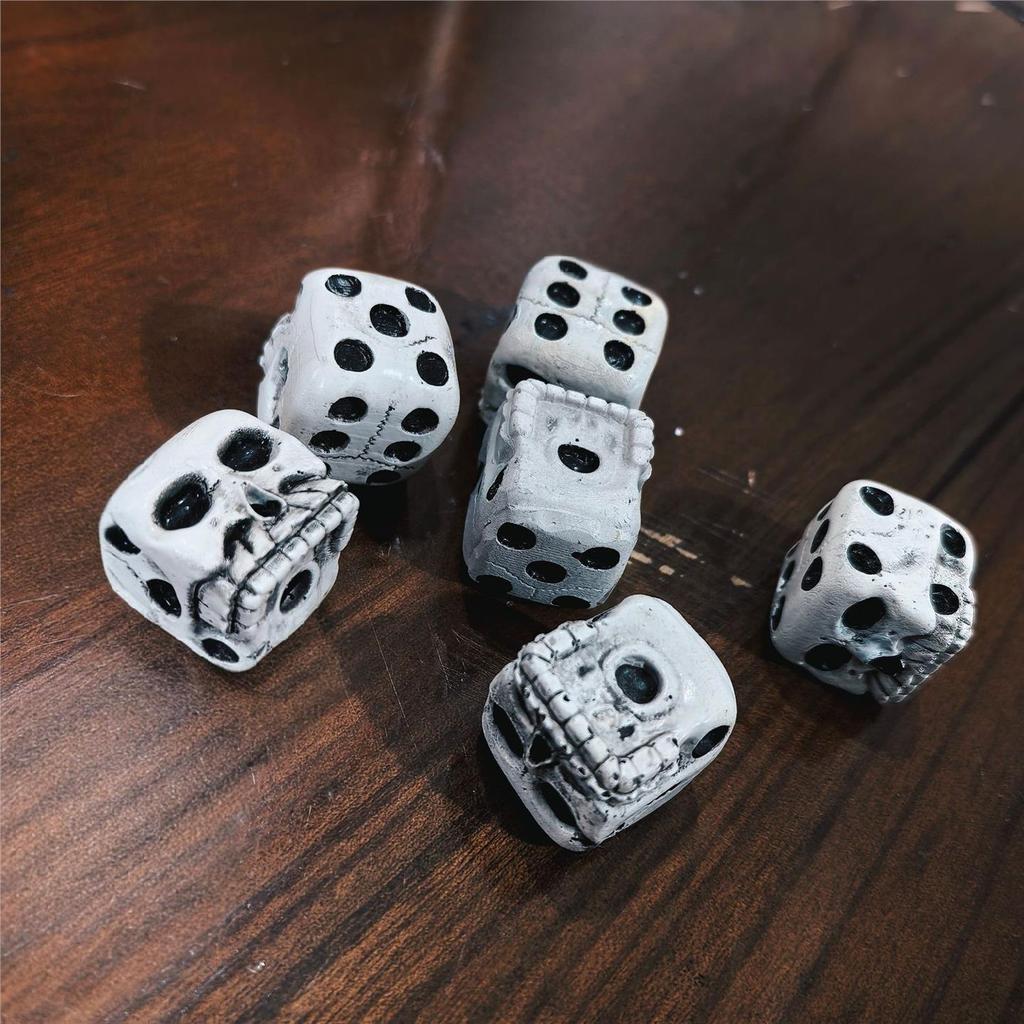 2/5pz Dadi Teschio Bianco Mini Teschio Faccia Dadi da Gioco Esagonali Dadi Esotici Gioco per Club Bar Festa di Halloween Oggetti di Scena Gioco Casuale
