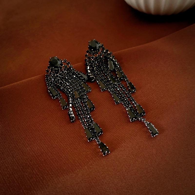 Zircon Tassel Earrings: Retro Dark Style for a Niche European & American Aesthetic