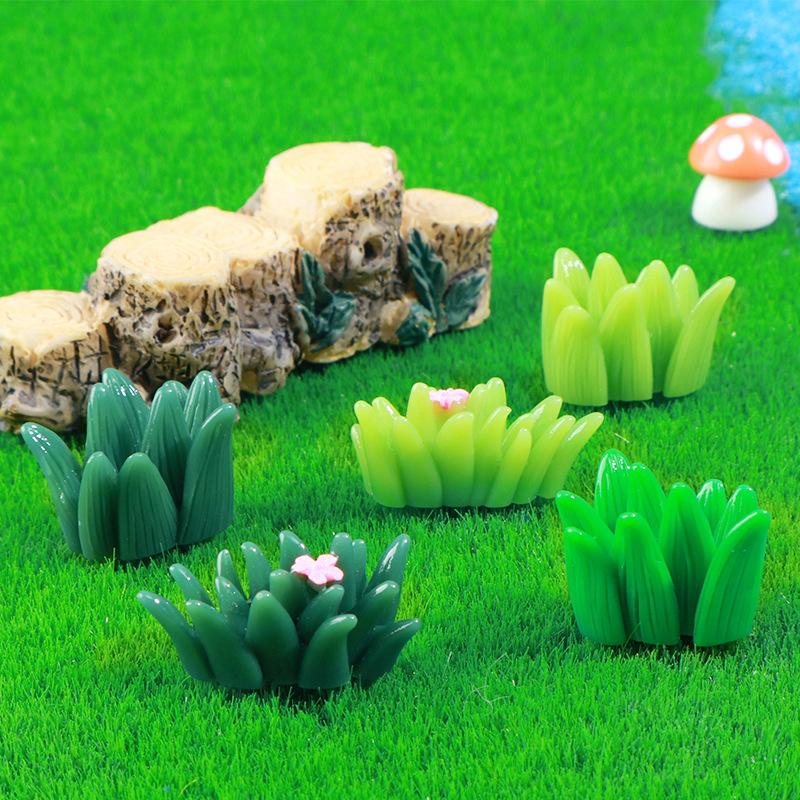 10Pcs Mini Resin Simulated Grass Pile Moss Micro Landscape Decoration Crafts Micro Landscape Garden Decoration Accessories