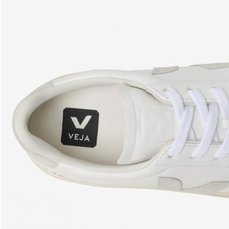 Veja Unisex Wide Fit Leather Sneakers 429