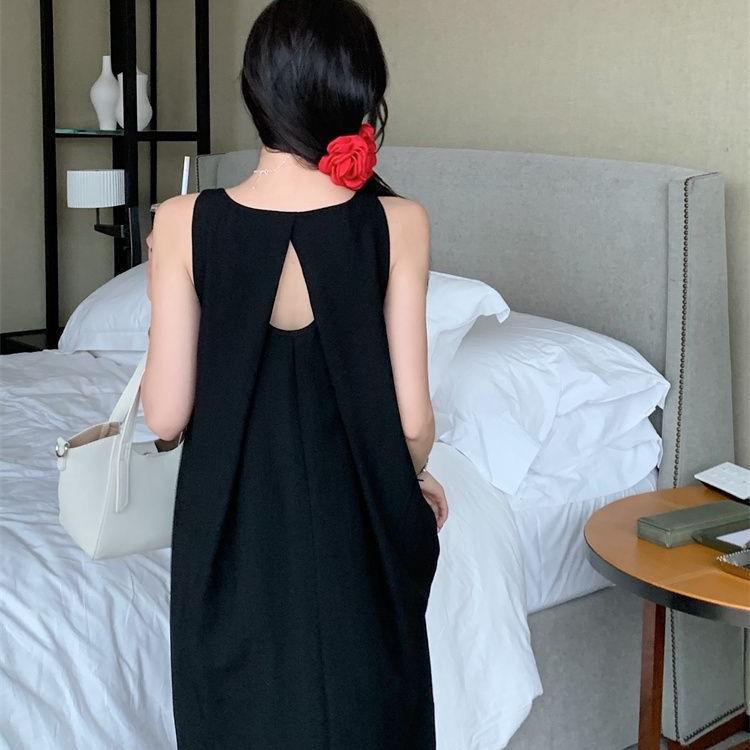 2026 Women's Summer French Backless Sleeveless Pleated Sling Dress