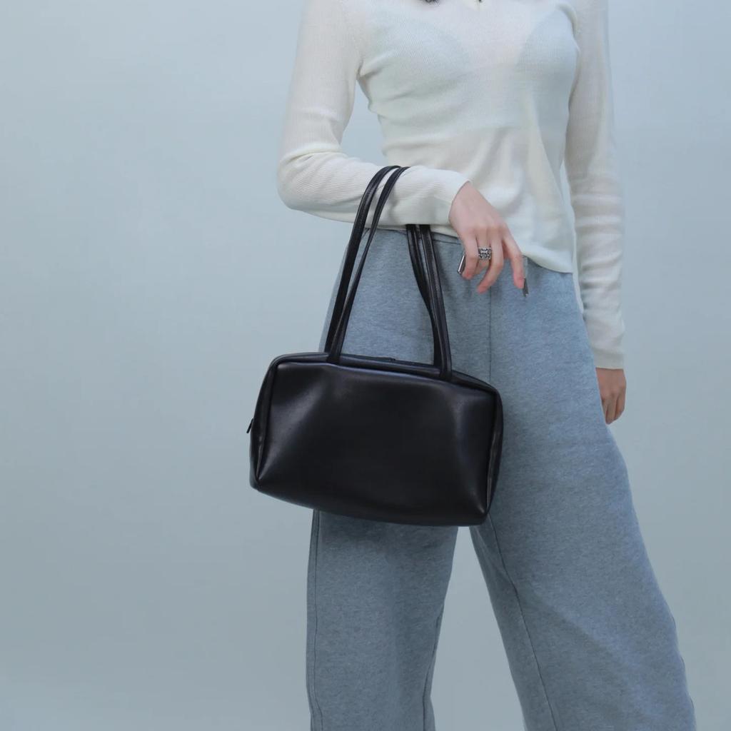 2025 new RO * W niche design minimalist first layer sheepskin single shoulder underarm bowling bag premium commuter bag