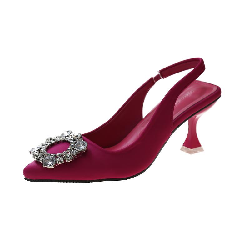 

Дизайн Літні Жіночі Сандалі Нове Жіноче Взуття Гострий Носок Неглибокі Діаманти Низький Каблук Відкрита Задня Частина Взуття Жіноче Взуття для Сукні 42