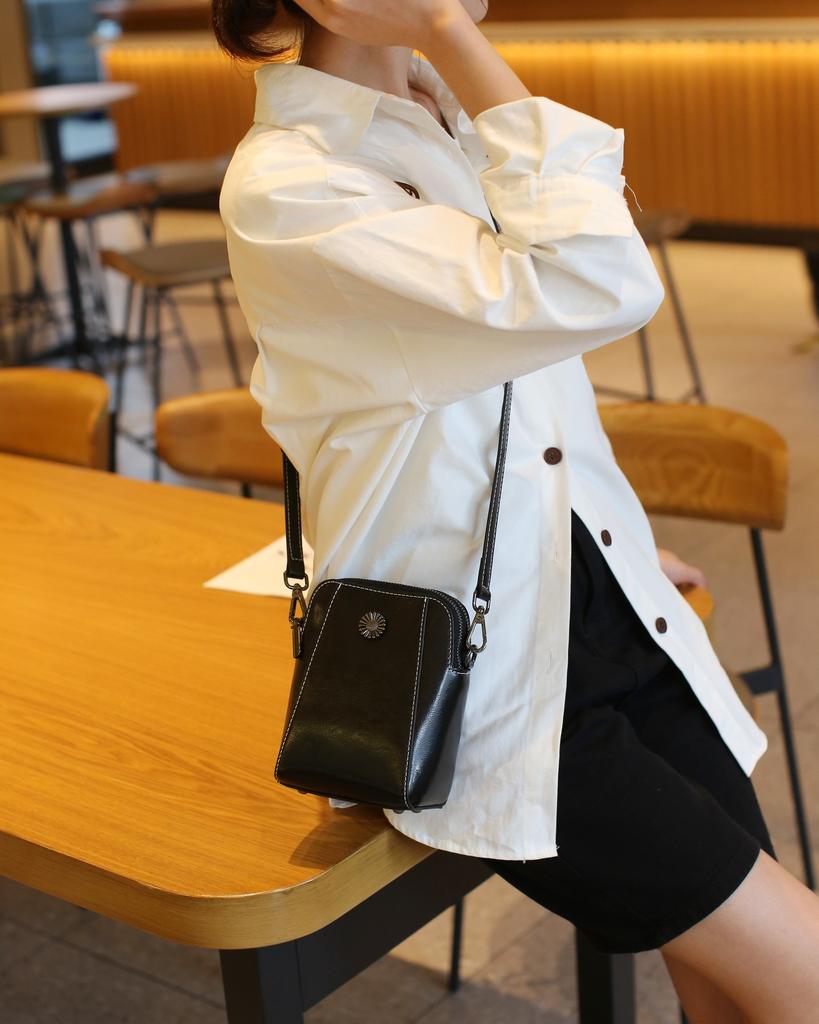 Leather Women's Mobile Phe Bag Single Shoulder Messenger Purse Fashi All-match Oil Wax Cowhide Casual Crossbody Small Bag