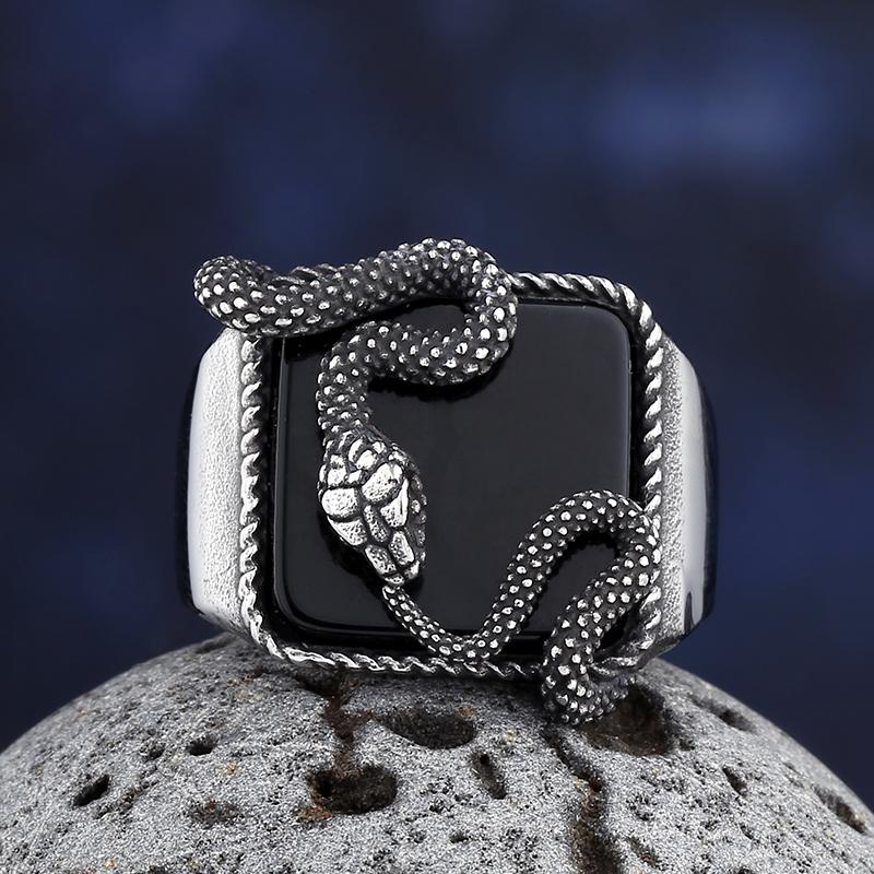 

New Good Detail Men s Punk Rock Black Stone Ring With 3D Snake Gothic Style 316L Stainless Steel Biker Anel Movie jewellery 7&Only Ring