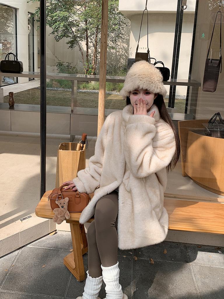 Solo burst high-end imitation fur jacket women's 2024 winter new loose thickened environmentally friendly wool short top