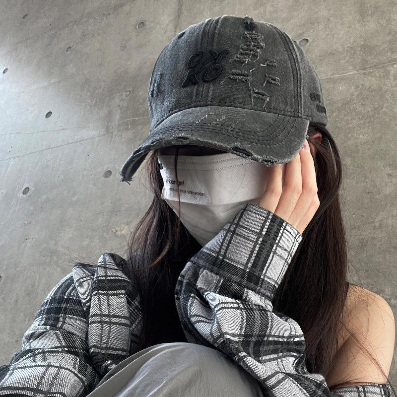 American Retro Ripped Baseball Cap for Women In Spring and Summer New Washing and Old Versatile Baseball Cap Showing Off Their Faces and Small Hats