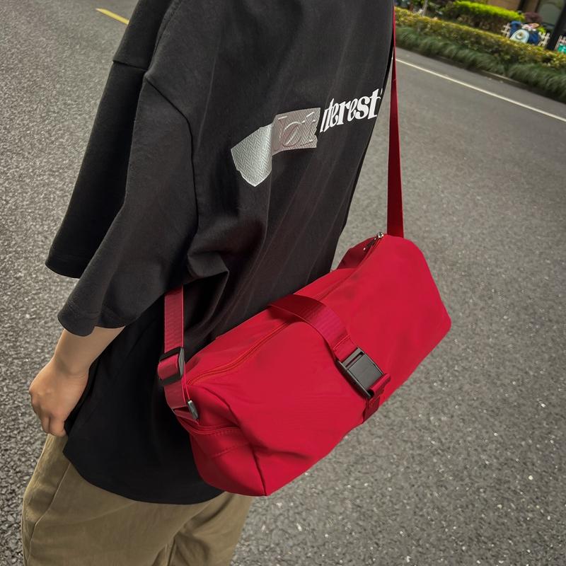 Спортивная сумка через плечо для женщин — фото 19