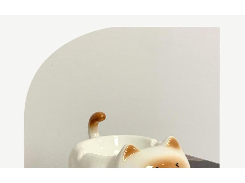 Charming Ceramic Ashtray: Stylish Ornament for Office or Living Room