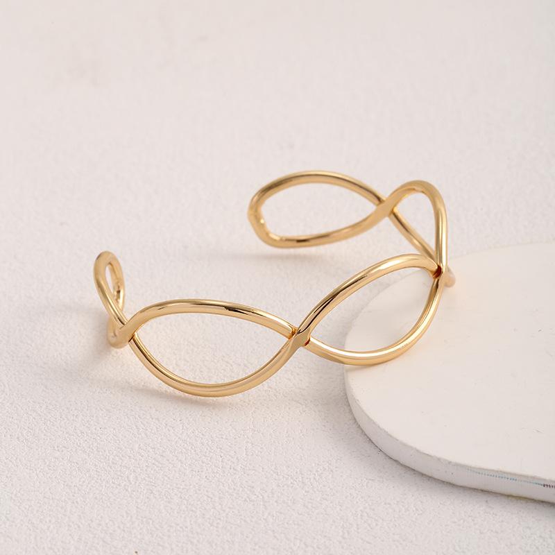 European and American Exaggerated Irregular European and American Style Bracelet, Golden Wavy Bracelet Opening Can Be Adjusted