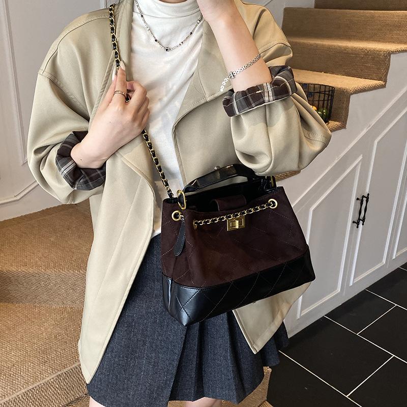 Geantă de mână retro de nișă, geantă tote, geantă nouă de damă high-end cu lanț de diamante, geantă de umăr simplu, geantă mesager