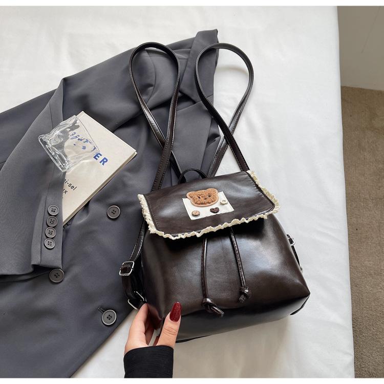 

Vintage lace edge backpack women s 2025 new fashion waxy leather student schoolbag rookie versatile travel backpack темно-коричневого