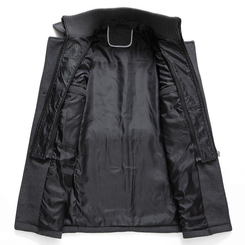 Trench lungo da uomo con doppia chiusura, revers dentellato e tasche multiple