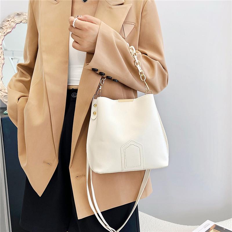 Texture design small bag women's summer 2025 new trendy fashion shoulder messenger women's bag foreign style portable bucket bag