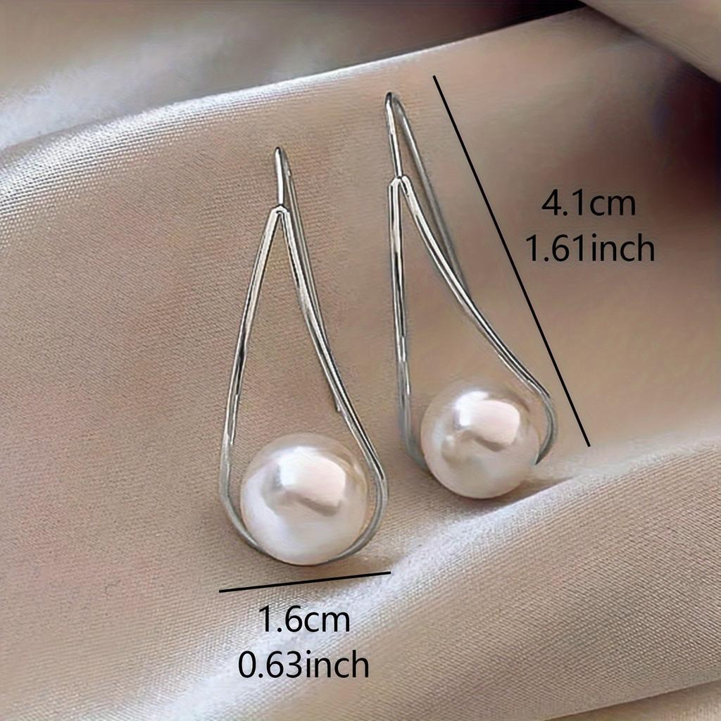 Delikatne miedziane geometryczne kolczyki z kroplą wody