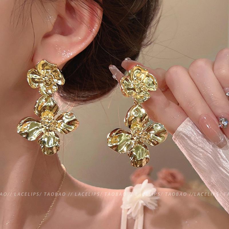 S925 Silver Needle Small Fresh Versatile Flower Stud Earrings Women's Light Luxury Niche Premium Pearl Earrings