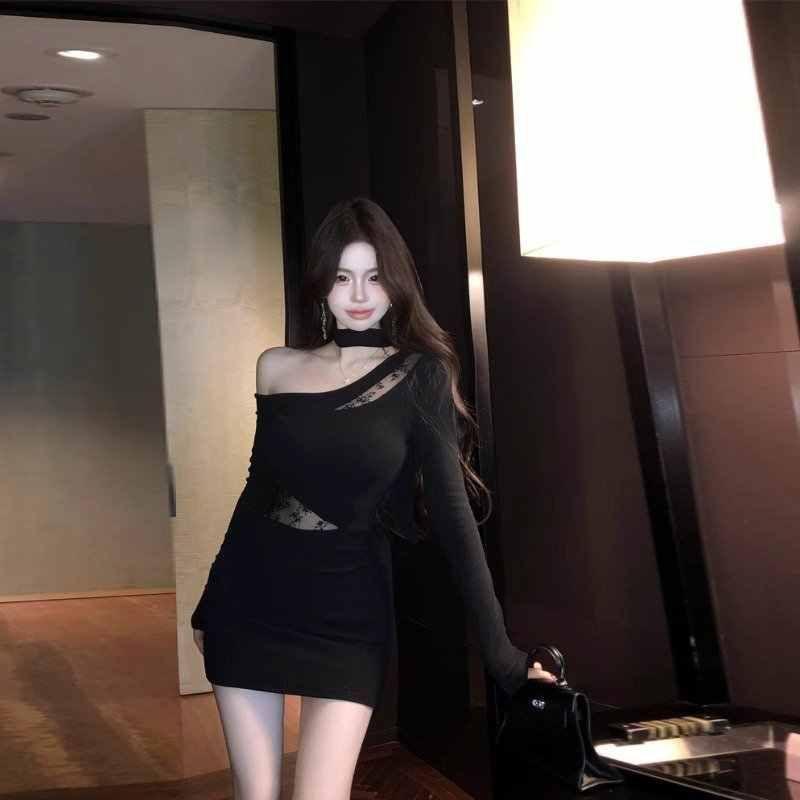 French-style Hot Girl Black Hollow-out Long-sleeve Dress for Women, New Spring Slimming Off-shoulder Hip-hugging Dress