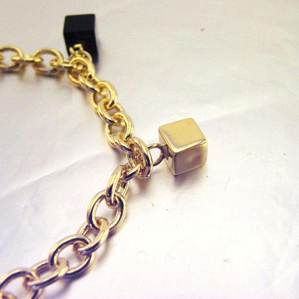 Les Trésors De Lily [E7595] - Bracelet Plaqué Or 'Jeu de Dés ' Noir Doré