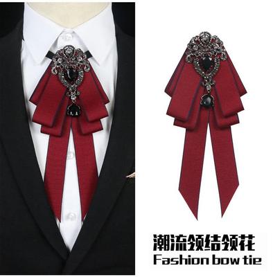 Farbige Businesskleidung und Accessoires sind unisex.