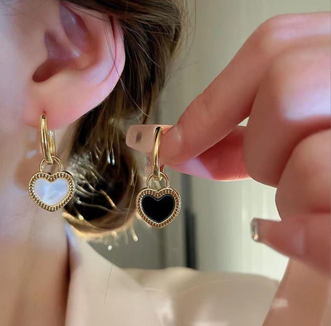 

Черная белая серьга с любовным замком Retro Premium Light Роскошные пригородные серьги