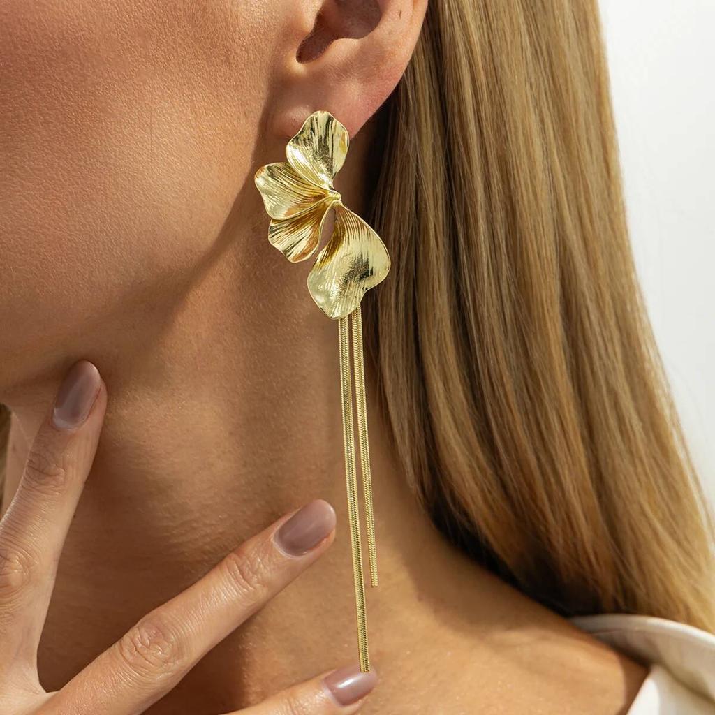 Salircon New Elegant Gold Color Flower Long Tassel Pendant Earrings Women Fashion Simple Metal Piercing Ear Banquet Jewelry Gift