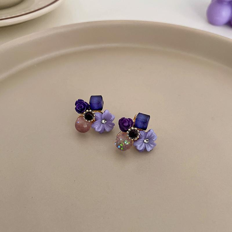 Hollow Out Inlaid Rhinestone Round Earrings for Women Vintage Fashion Delicate Stud Earrings 2024 New In Black Zircon Gift