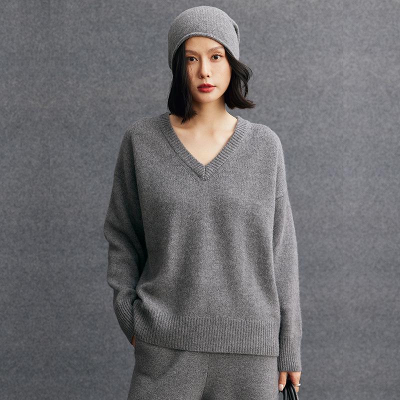Women's V-neck Cashmere Sweater - 2026 Autumn/Winter, Gentle Style, Loose, Slimming, Thick Base Layer Pullover.